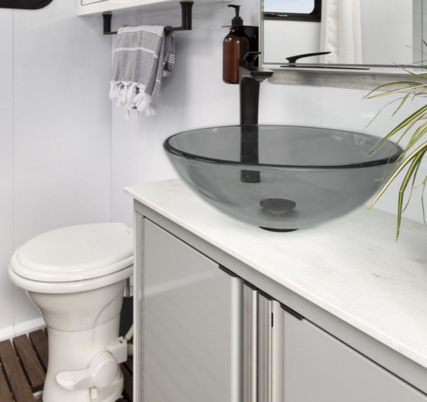 Top 15 Features of Large RV Bathrooms